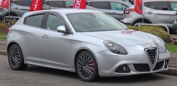 Alfa Romeo Giulietta QV се сблъска с много негативни реакции от шофьори, които смятаха, че не доставя изживяване за хечбек. &bdquo;Въпреки определени слабости, тази кола има впечатляващи характеристики благодарение на своя 1,7-литров двигател с турбокомпресор&ldquo;, смята обаче JB.

Елегантният италианец в момента е на пазара за под 4700 евро, като за 6000 ще си купите модел от 2010 г.